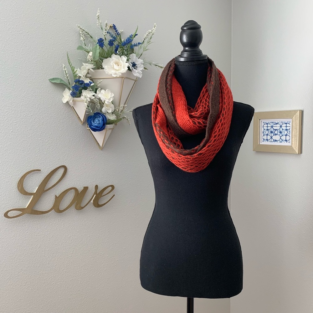 Two tones infinity scarf. Excellent condition.